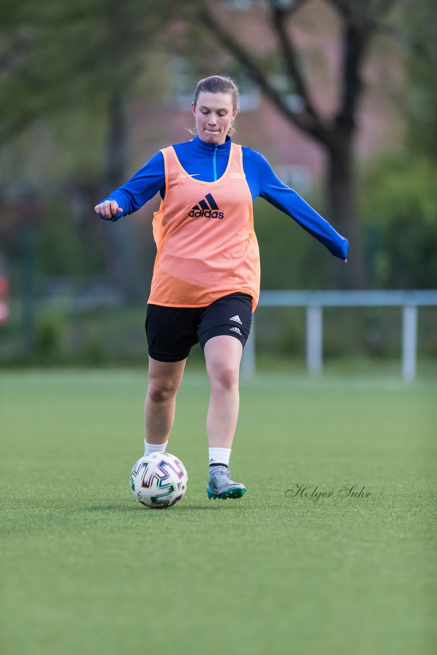 Bild 374 - Co-Trainerin der Frauen Nationalmannschaft Britta Carlson in Wahlstedt